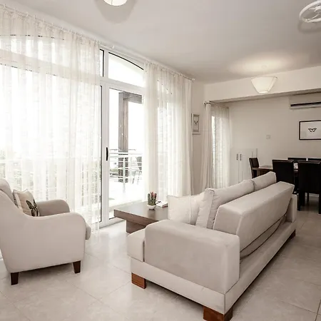Joya Cypern Mystic Penthouse Case de vacanță *