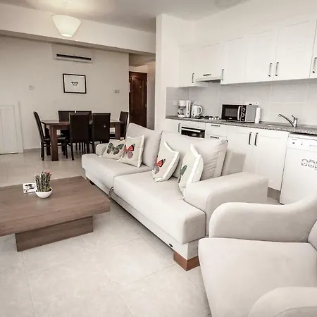 Joya Cypern Mystic Penthouse Case de vacanță Agios Amvrosios (Kyrenia)